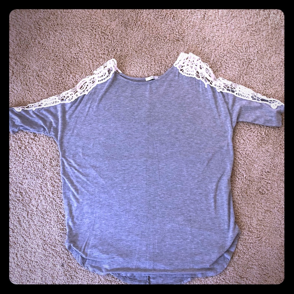 Boho Long shirt with lace sleeves.